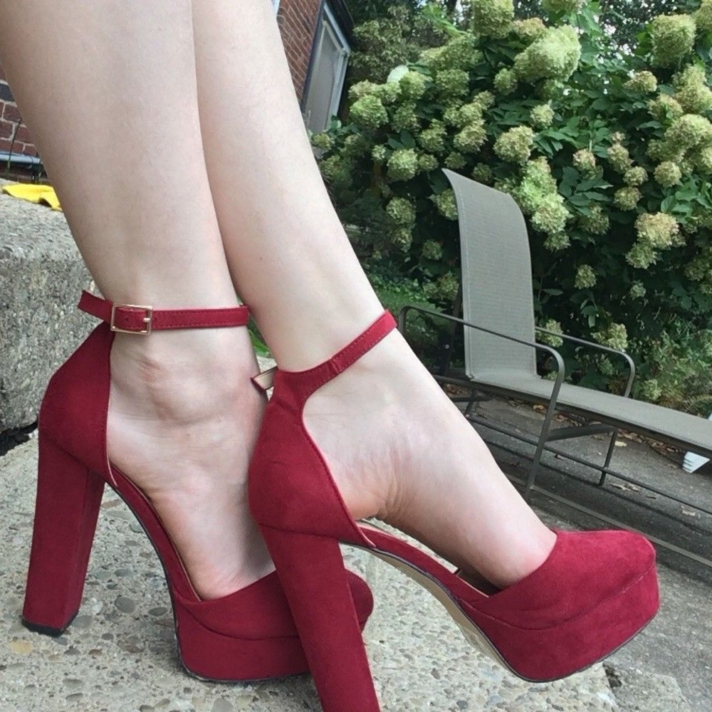 NWT Burgundy Platform Heels Pumps Closed Toe 5.5/6